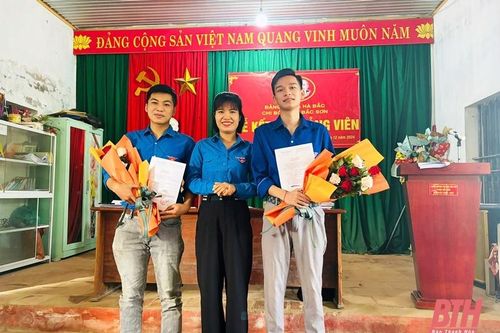 10 thanh niên ưu tú huyện Hà Trung được kết nạp vào Đảng trước khi nhập ngũ