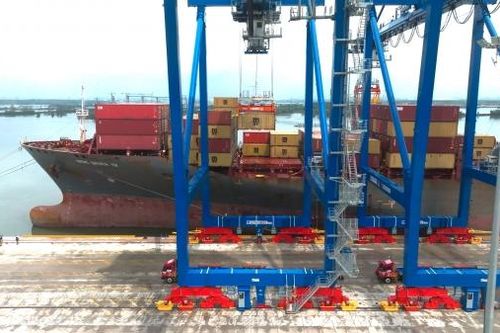 Chuyến tàu đầu tiên của hãng tàu lớn nhất thế giới cập cảng Phước An