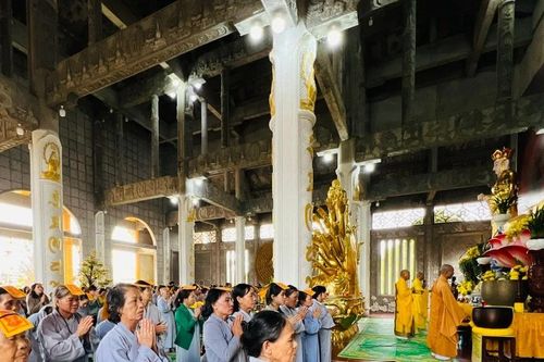 Đi lễ chùa Rằm tháng Giêng, tìm sự bình an, hạnh phúc