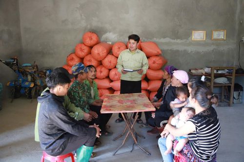 Giúp nhân dân thay đổi tư duy trong phát triển kinh tế