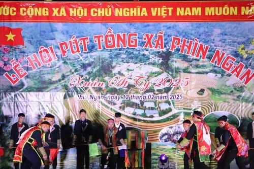 Về Phìn Ngan dự Lễ hội Pút Tồng