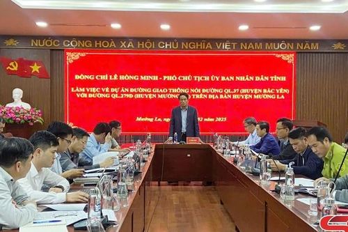 Đồng chí Phó Chủ tịch UBND tỉnh làm việc tại huyện Mường La