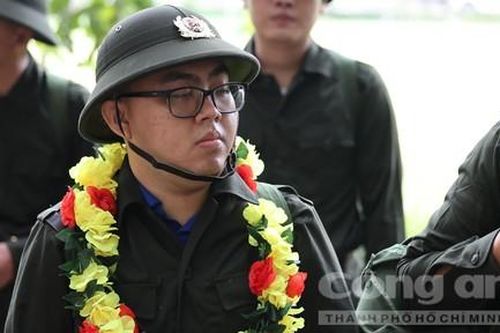 Tân binh tham gia nghĩa vụ Công an nhân dân được hỗ trợ 100% chi phí mổ mắt