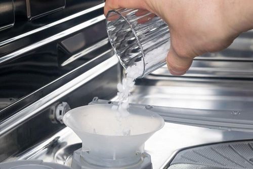 Có thể dùng muối ăn thay cho muối rửa bát?