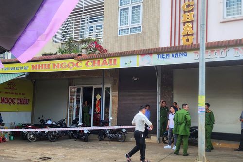 Truy bắt kẻ dùng búa phá tủ kính, cướp tiệm vàng ở Lâm Đồng