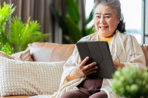Gần 70 tuổi, lương hưu 40 triệu đồng/tháng, cụ bà đưa 27 triệu đồng cho con trai: Tuổi già, đừng đặt nặng chữ tiền, điều này quan trọng hơn cả
