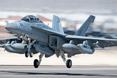 Máy bay EA-18G Growler của Mỹ rơi xuống vịnh San Diego
