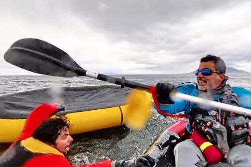 Người chèo kayak kể lại khoảnh khắc bị cá voi nuốt chửng