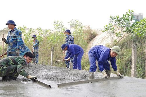 Giúp nhân dân cũng là tự giúp mình