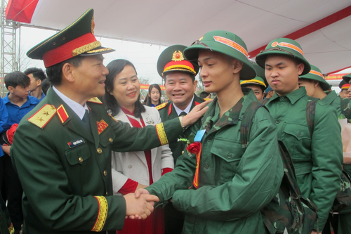 Tỉnh Hà Tĩnh tổ chức lễ giao, nhận quân đảm bảo đúng chỉ tiêu và chất lượng