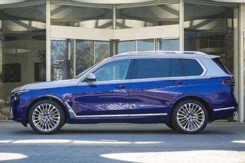 Cận cảnh BMW X7 Nishiki Lounge với nội thất sang trọng, tinh tế