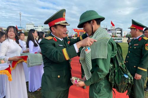 Nô nức ngày hội tòng quân