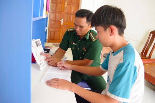 Ươm 'mầm' tương lai trên biên giới