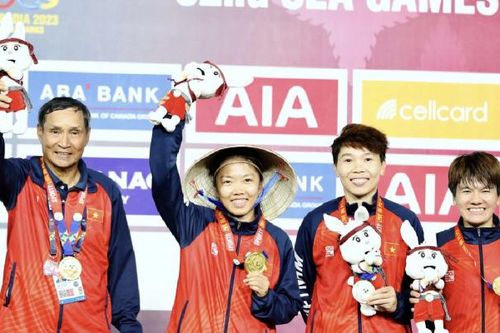 Huấn luyện viên Mai Đức Chung nhận danh hiệu Anh hùng Lao động
