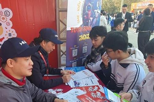 Tuyển sinh đại học: Chứng chỉ ngoại ngữ nội 'mất giá'