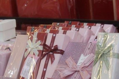 Áp lực tặng quà ngày Valentine