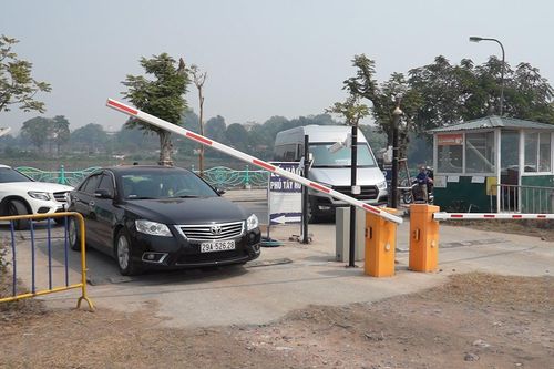 Gửi xe thu phí không dừng như trạm BOT ở Phủ Tây Hồ