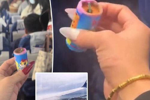 Nữ hành khách bất ngờ phát hiện quả pháo ngay trên ghế máy bay