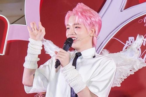 Ca sĩ Đức Phúc hát hit cổ vũ cặp đôi bất ngờ cầu hôn
