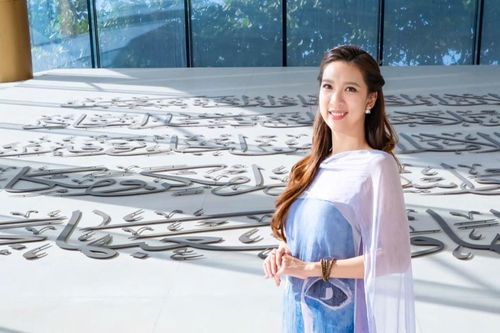 Bóng hồng xinh như hoa hậu trong làng mỹ thuật đương đại