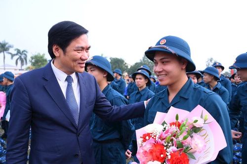 Phó Bí thư Thường trực Tỉnh ủy dự Lễ giao nhận quân tại Nghi Lộc