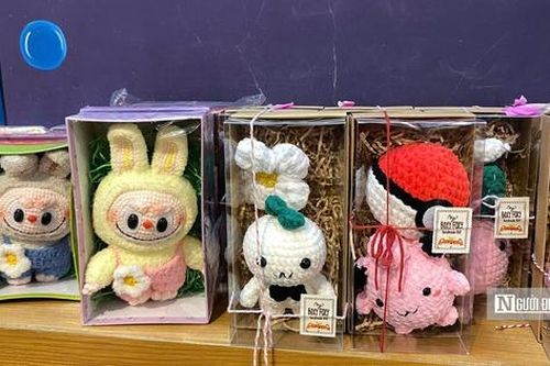 Xu hướng quà tặng Valentine 'độc lạ' thu hút giới trẻ