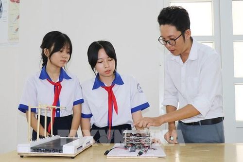 'Điện năng từ bước chân' - Sáng kiến của học sinh Ninh Thuận