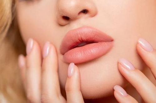 Routine dưỡng môi 'mướt căng' không nên bỏ lỡ!