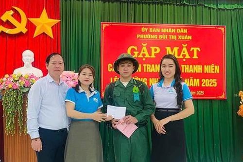Bình Định: Các cấp Hội tặng gần 3.000 suất quà cho các tân binh