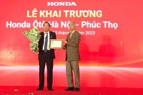 VPBA trao Kỷ niệm chương cho Chủ tịch HĐQT Công ty Cổ phần kinh doanh tổng hợp quốc tế T&C