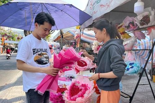 Đa dạng thị trường quà tặng ngày Lễ tình nhân 14/2