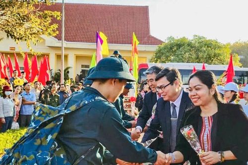 Các cấp Hội Phụ nữ Gia Lai huy động trên 878 triệu đồng tặng quà các tân binh lên đường nhập ngũ năm 2025