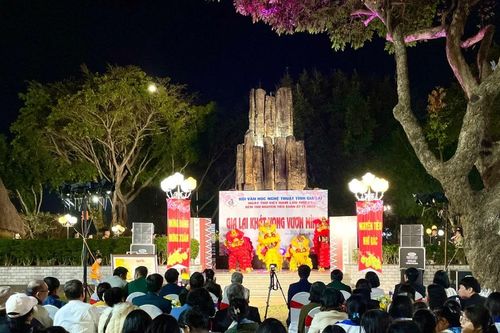 Đêm thơ Nguyên tiêu 2025: Tình yêu trọn vẹn dành cho thi ca