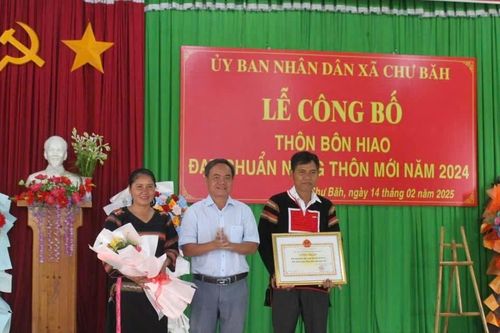 Bôn Hiao đạt chuẩn nông thôn mới năm 2024
