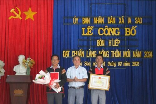 Bôn H'Liếp đạt chuẩn làng nông thôn mới