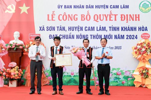 Xã Sơn Tân đón bằng công nhận xã đạt chuẩn nông thôn mới