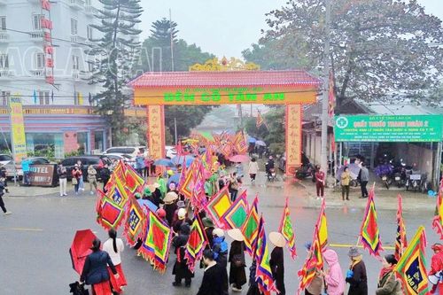 Lễ rước kiệu tại Lễ hội đền Cô Tân An