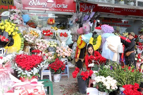 Nhộn nhịp thị trường hoa ngày Lễ tình nhân