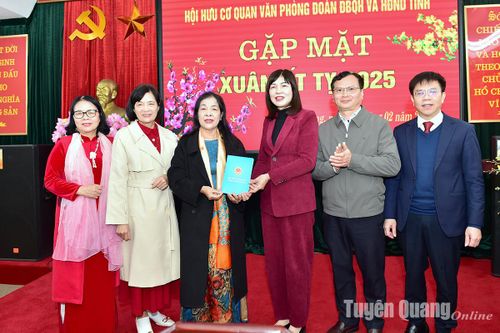 Hội hưu trí cơ quan Văn phòng Đoàn ĐBQH và HĐND tỉnh gặp mặt đầu xuân