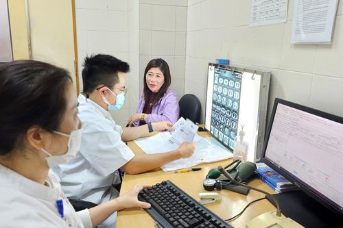 Tăng thời gian khám bệnh phục vụ người dân