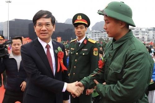 Hạ Long: Lễ giao nhận quân trang trọng, mang tính giáo dục truyền thống cao
