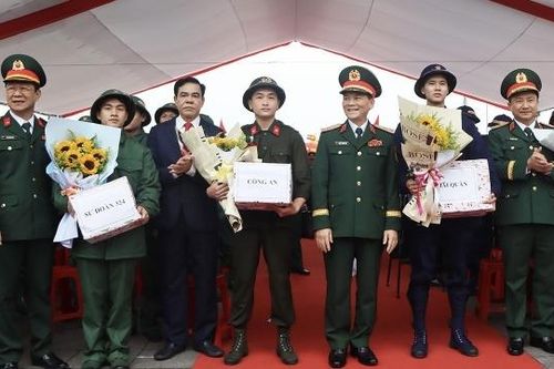 Hà Tĩnh: Trang trọng Ngày lễ tòng quân 2025