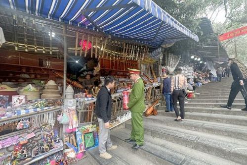 Nhiều đổi mới tại lễ hội chùa Hương