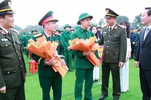 Thứ trưởng Phạm Thế Tùng động viên thanh niên Nghệ An lên đường nhập ngũ