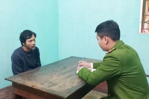 Hoang tưởng bị nhà mạng theo dõi, vác dao đến công ty FPT đe dọa nhân viên