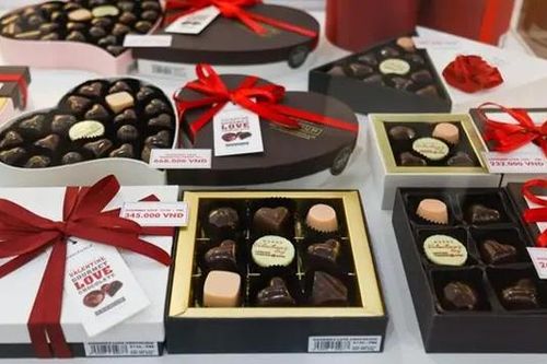 Sôi động thị trường quà tặng Valentine