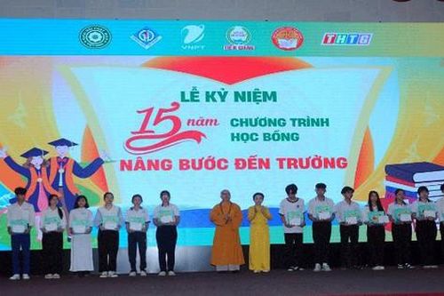Tiền Giang: 15 năm Chương trình 'Nâng bước đến trường' hỗ trợ hơn 8.000 học sinh hiếu học