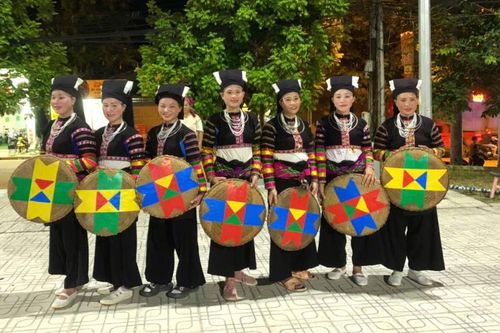 Tăng cường bảo tồn và phát huy trang phục truyền thống các dân tộc thiểu số