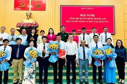 Công bố quyết định tiếp nhận tổ chức Đảng và đảng viên về Đảng bộ Quận 8