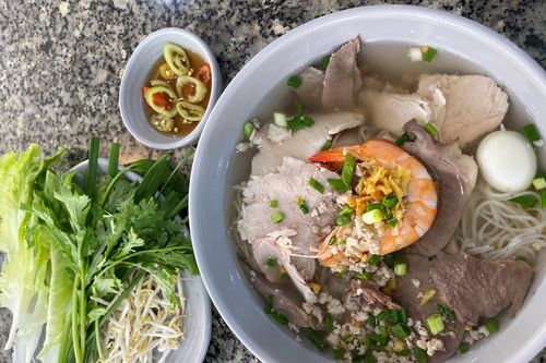 Cách nấu hủ tiếu Nam Vang thơm ngon đơn giản